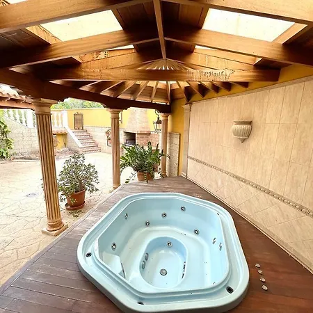 Duque Nest Hostel