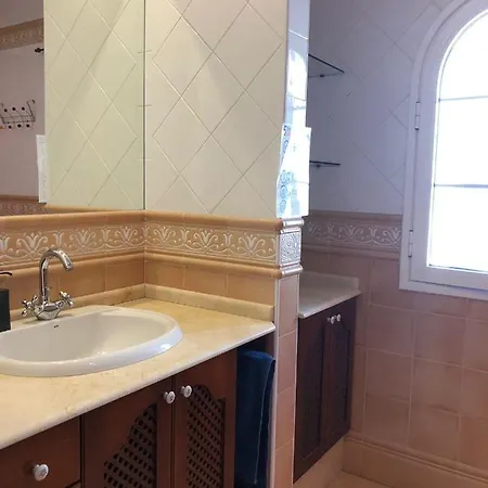 Duque Nest 호스텔 아데제