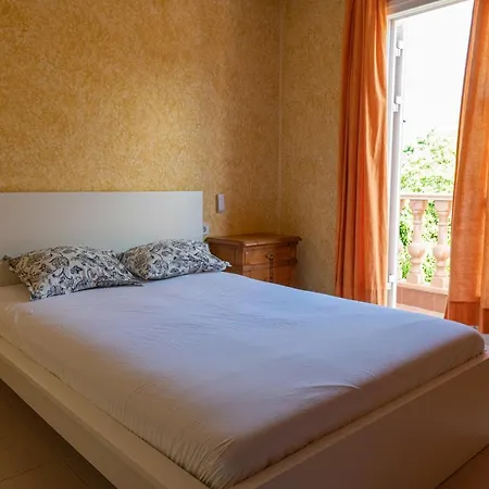 Duque Nest Albergue *