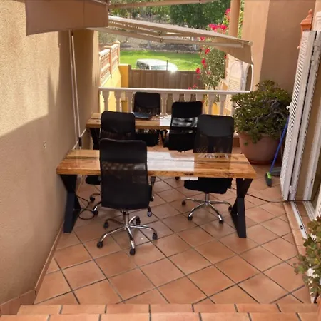 بيت شباب Duque Nest