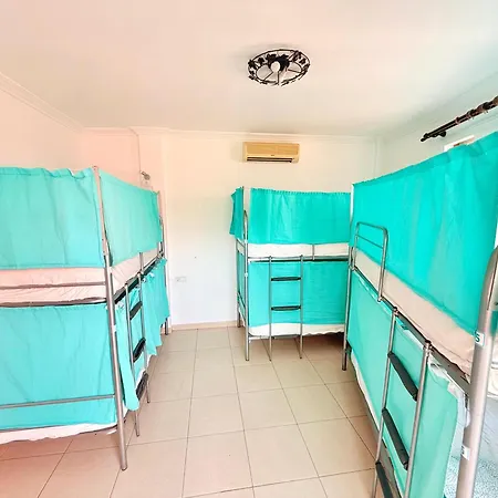 Duque Nest Hostel Costa Adeje (Tenerife)
