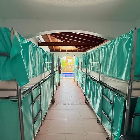 Duque Nest Hostel