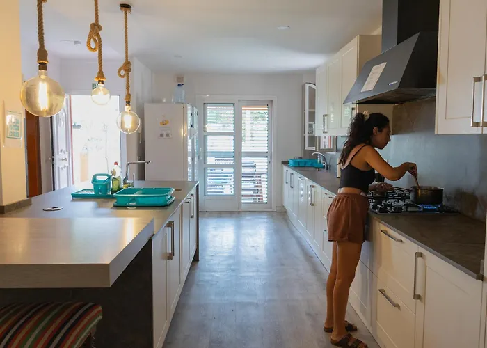 Duque Nest ホステル アデヘ